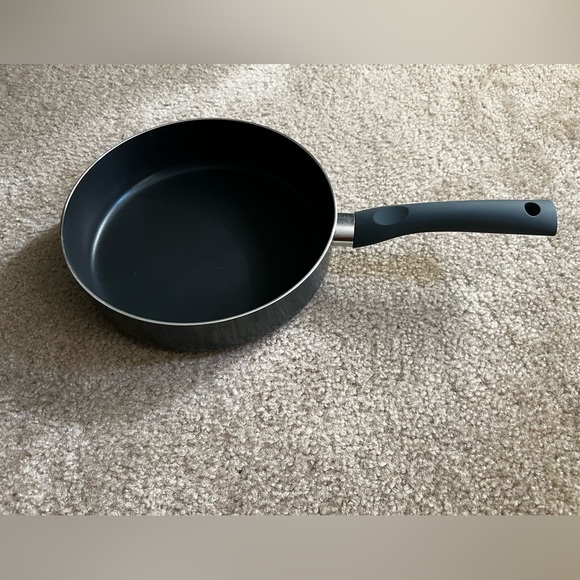 Basic Essentials Non-Stick Aluminum | 2.5 - Quart Covered Sautè Pan ~ Black - Picture 5 of 5